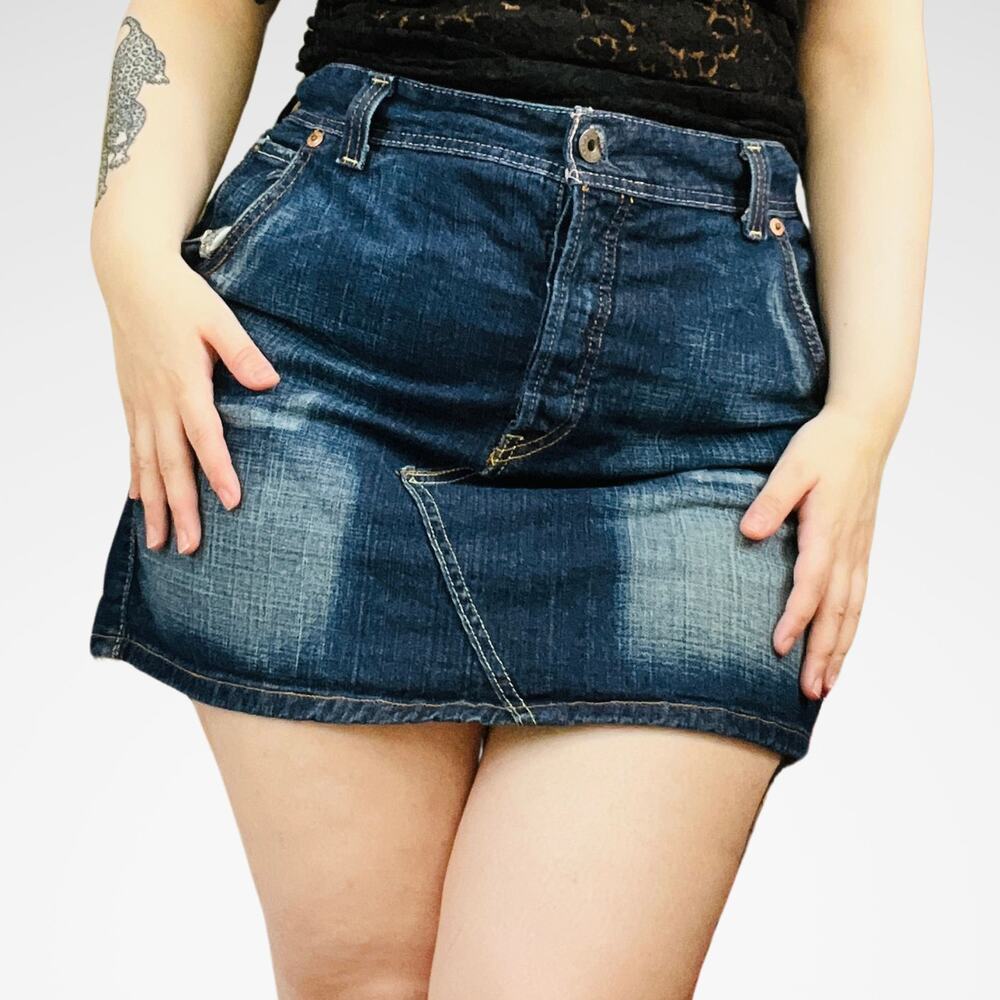 Levi’s VTG Y2K Distressed Denim Dark Wash Mini Skirt Adjustable Waist Plus Size